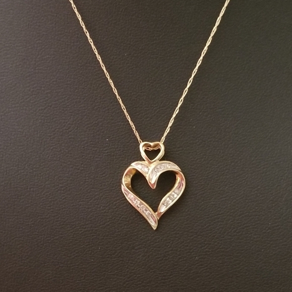 10K Gold Diamond Heart Necklace - Picture 2 of 14
